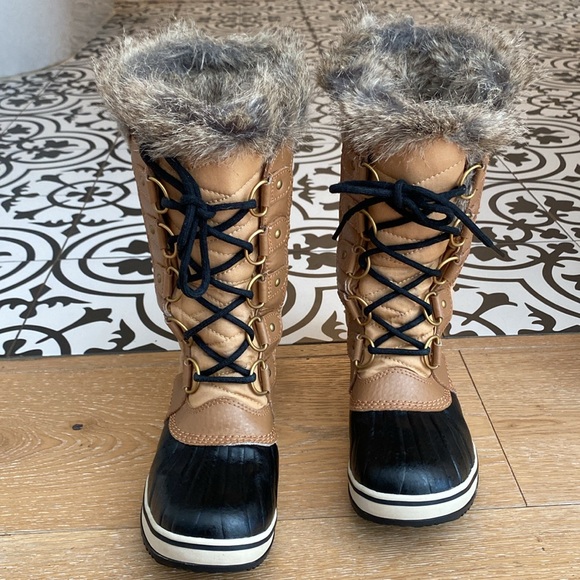 Sorel Joan of Arctic Boots (size 6) Waterproof! WORN ONE SEASON - Picture 2 of 16